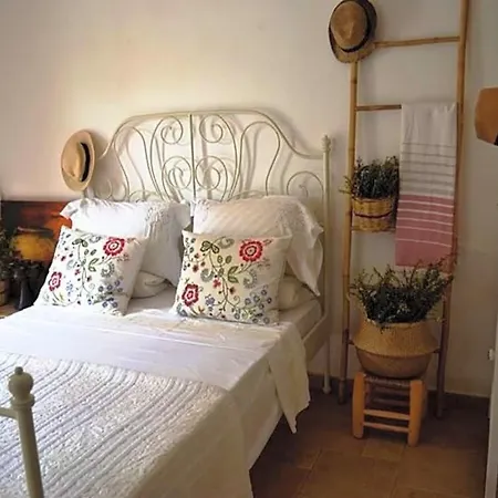 Sleeps 7 Pool Air Con Wifi Willa
