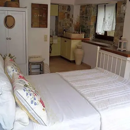 Sleeps 7 Pool Air Con Wifi * Nerotriviá